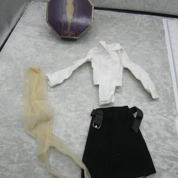 Tonner Tyler Wentworth Signature Style Outfit, for 16" Fashion Doll - Picture 3 of 9